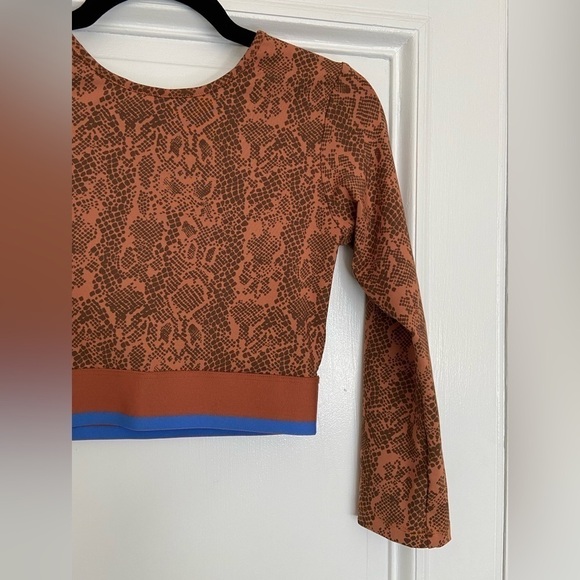 Olympia Activewear Long Sleeve Mira Crop Top Brown Snakeskin Activewear Workout - Picture 5 of 10